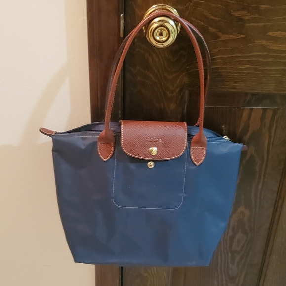 Longchamp Handbags - Longchamp Medium Tote